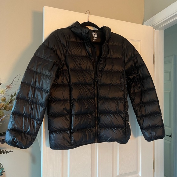 Aritzia TnAction Black -The Little Puff - Picture 3 of 4